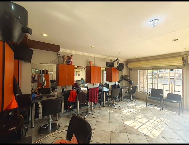 48M² BUSINESS CENTRE TO LET IN HALFWAY GARDENS
